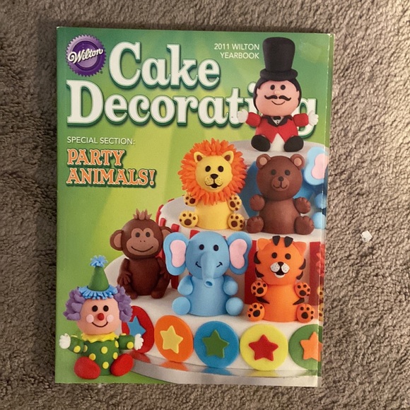 Large Set of Wilton Cake Decorating YearBooks and extras! - Picture 10 of 13